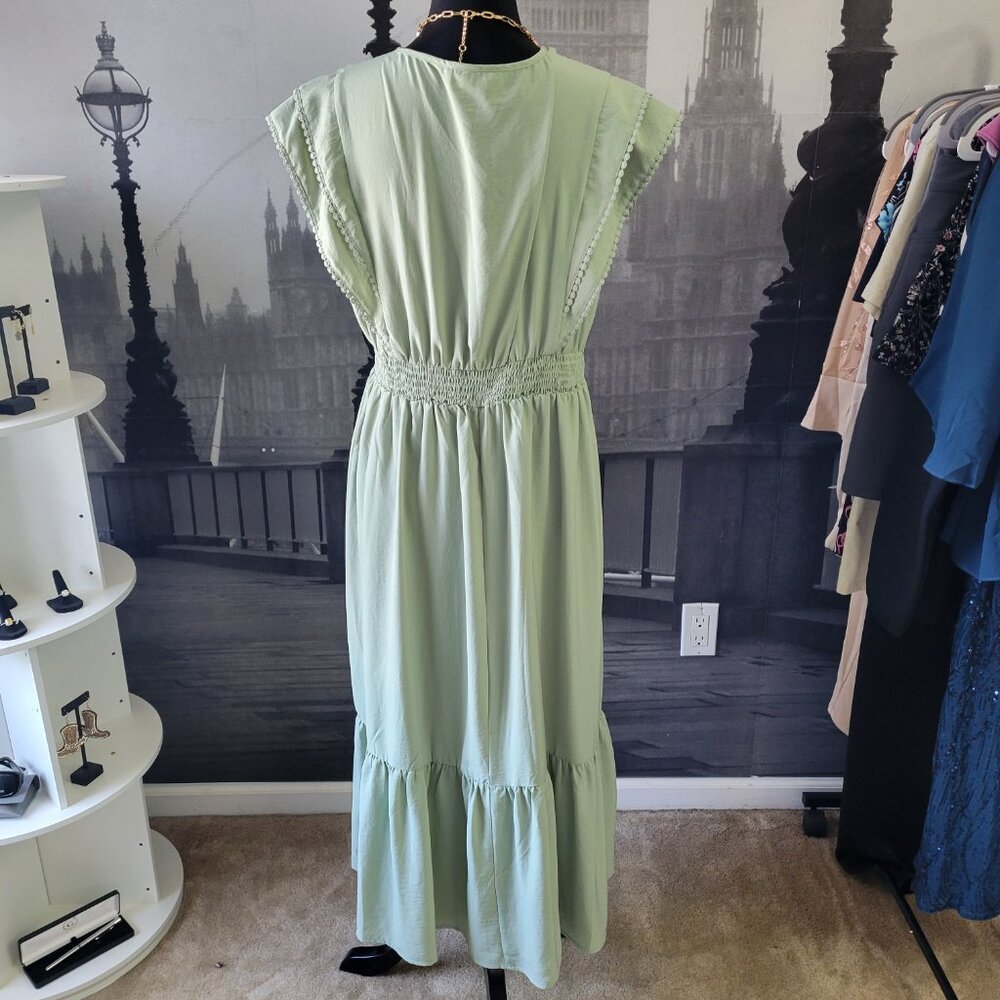 Elegant Green Maxi Dress - Picture 3 of 3